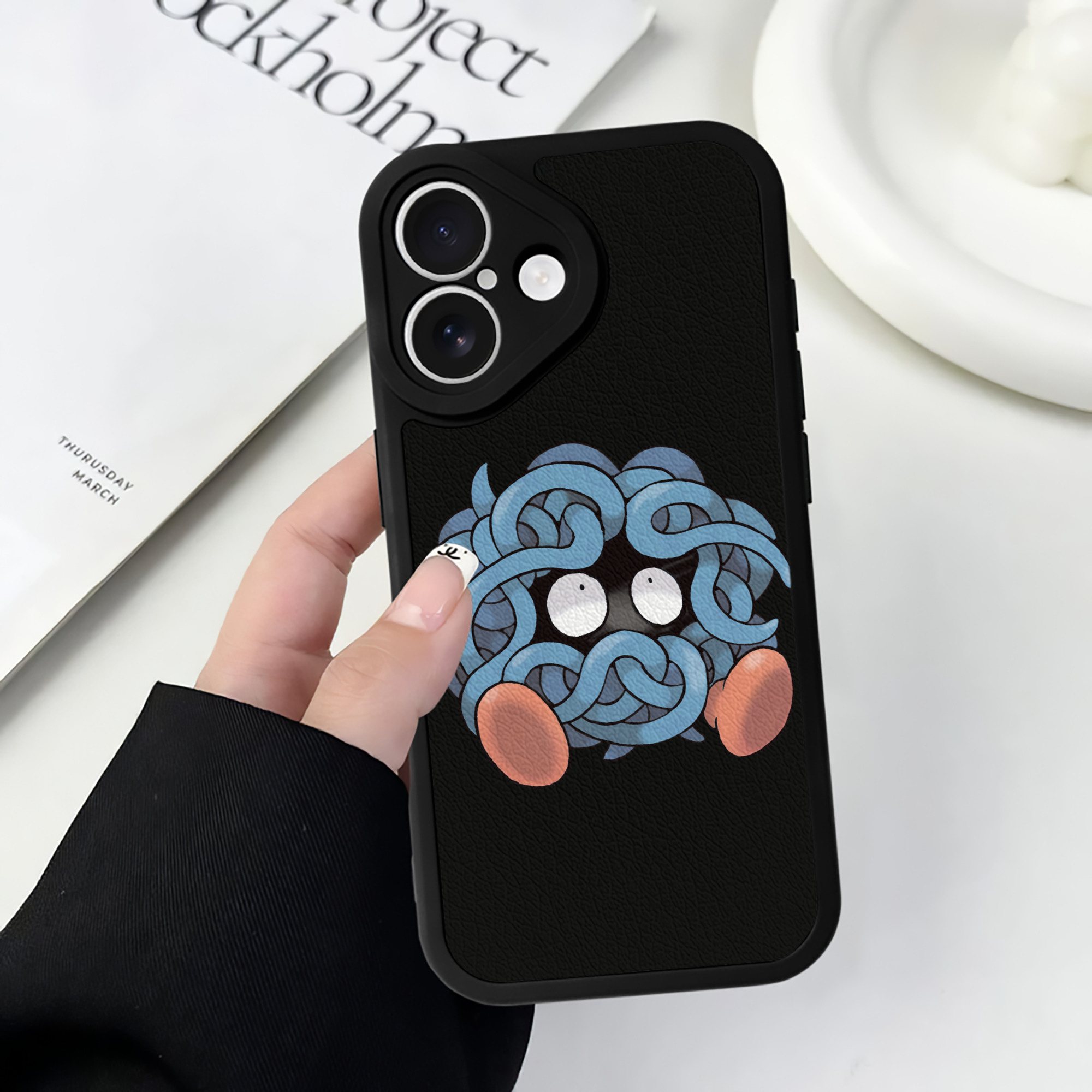 （画像用） ポケットモンスター Pokémon 【iPhone 16シリーズ対応】シリコンスマホケース（レザー調） 材質：シリコン